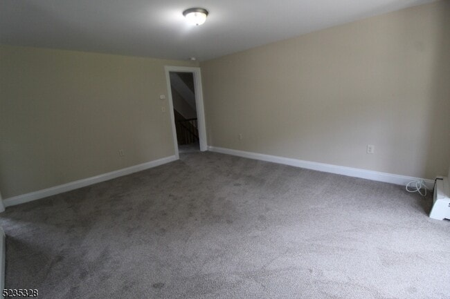 Building Photo - 28 White Meadow Ave