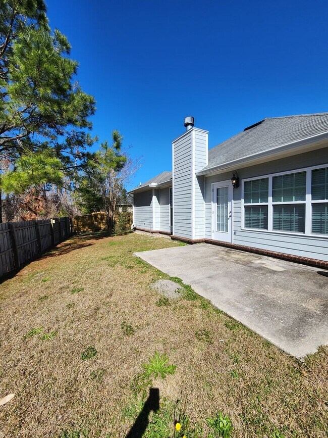 Building Photo - 3835 Napa Dr