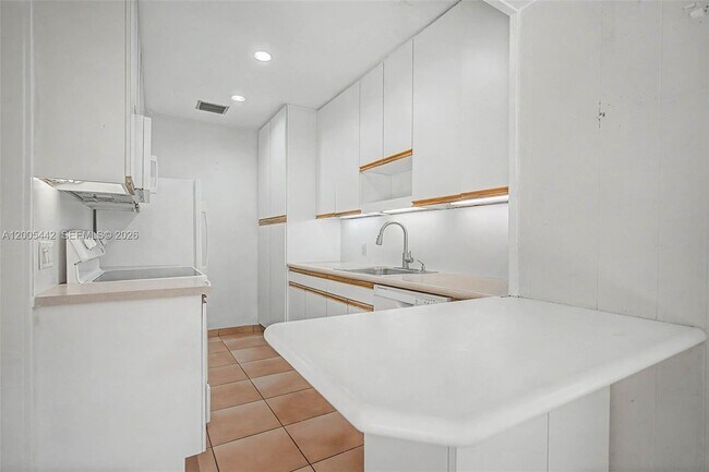 Building Photo - 8115 SW 63rd Pl