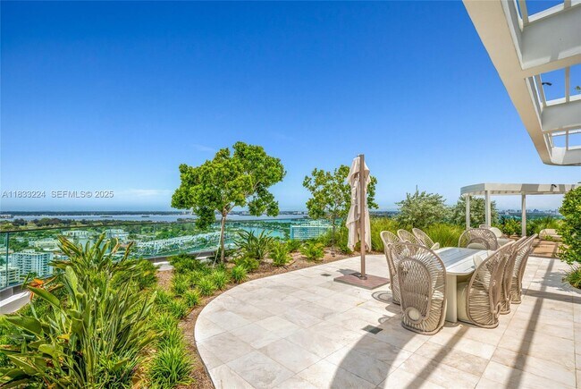 Building Photo - 580 72nd St