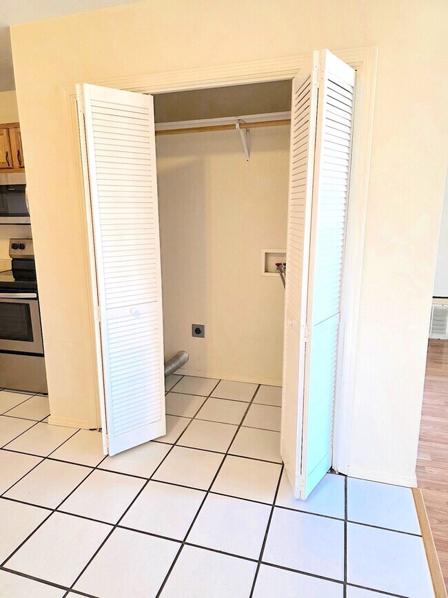 Building Photo - 129 Townsgate Plaza