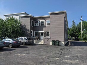 Building Photo - 685 Massabesic St