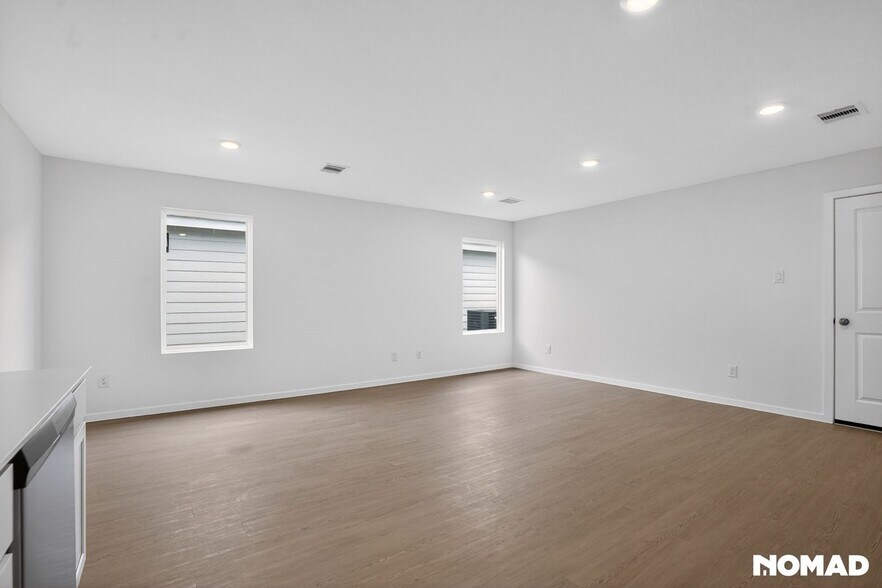 Building Photo - 401 Hill Rd