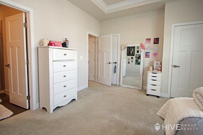 Building Photo - Spacious 4-Bed, 3.5-Bath with Garage!