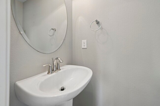 Building Photo - 6914 Dusty Miller Way