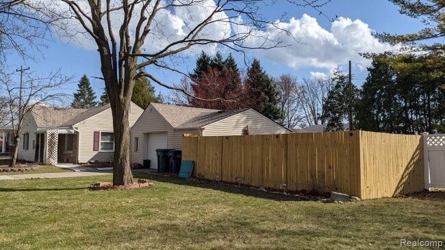 Building Photo - 953 Farnham Ave