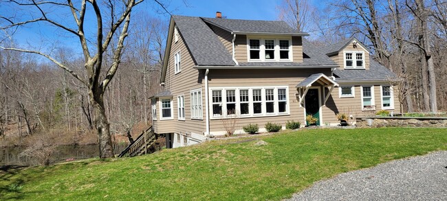 Primary Photo - 81 W Mountain Rd