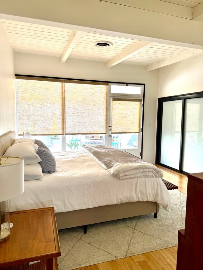 Building Photo - Charming Hollywood Hills–Adjacent 2BR Home w/ Garage | Prime 90046 Location