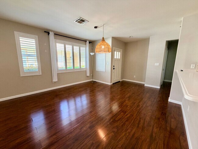 Building Photo - Spacious 3-Bed, 2-Bath Townhome in Ka Maka...