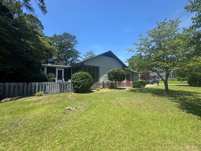 Building Photo - Charming 3 Bed 2.5 Bath Fayetteville Home