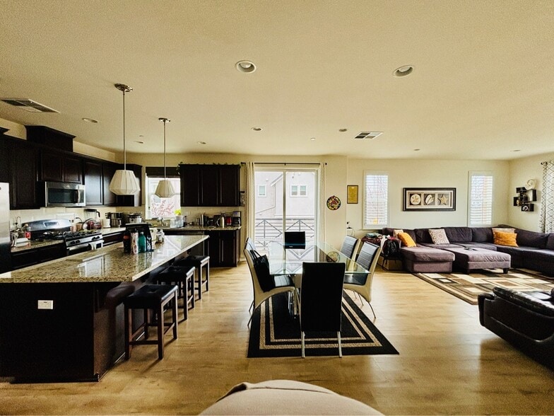 Building Photo - 2321 Central Pky