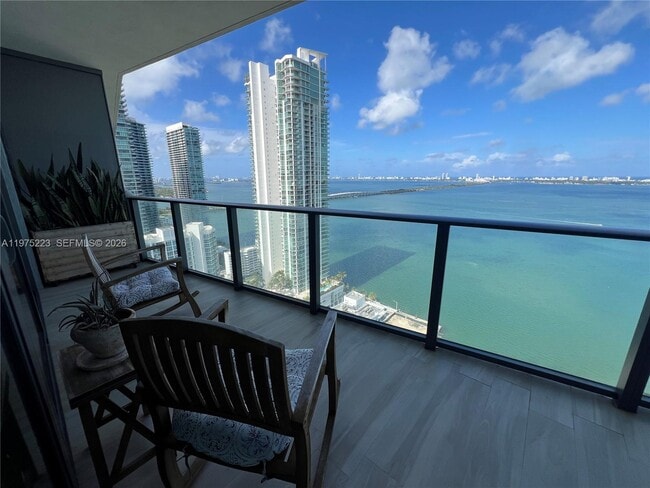 Building Photo - 460 NE 28th St