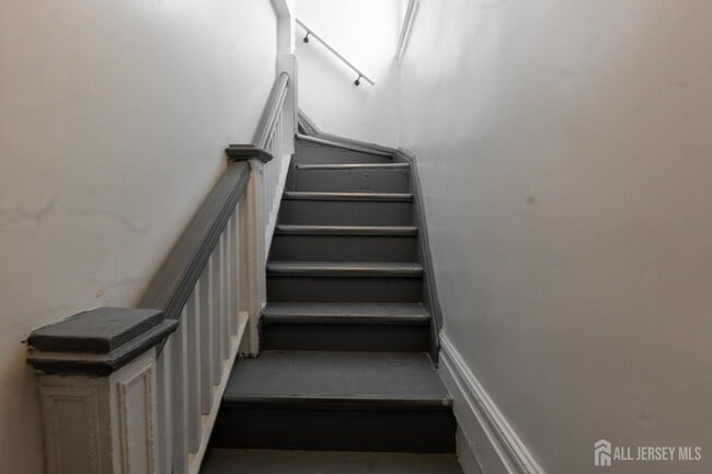 Building Photo - 410 Chadwick Ave