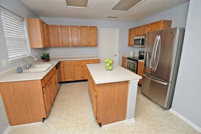 Building Photo - 14242 Weeping Cherry Dr