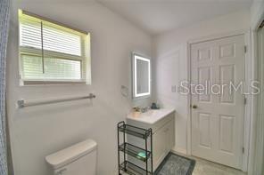 Building Photo - 2405 Roslyn Ln