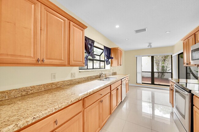 Building Photo - 6820 Allegre Ct