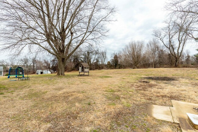 Building Photo - Renovated 3 Bedroom 2 Bathroom Rancher