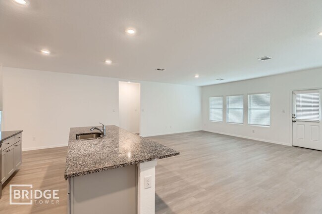 Building Photo - 2708 Coral Vly