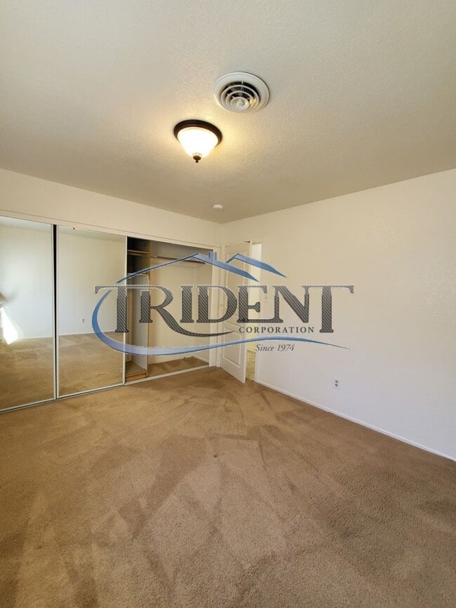 Building Photo - Cute 3 bedroom, 2 bath house