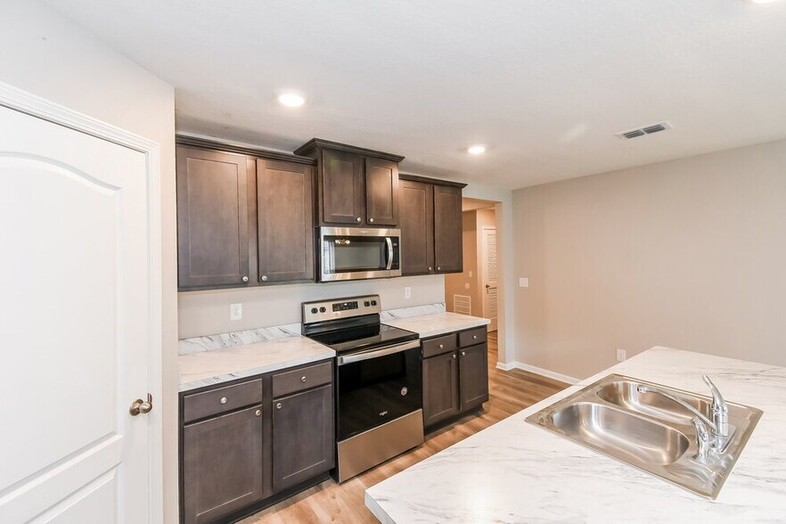 Building Photo - 9114 Mendocino Ct