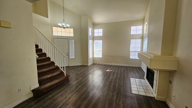 Building Photo - 4 Bedroom!  Buffalo & Smoke Ranch Area!