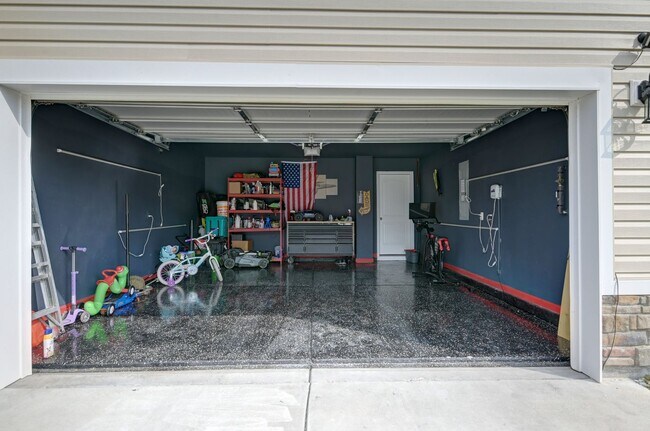 Building Photo - Spacious 5-Bedroom, 3-Bath Home with Modern Features in Elgin!