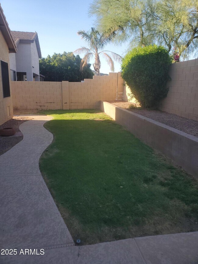 Building Photo - 26111 N 67th Dr