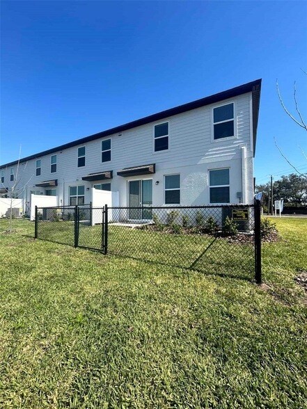 Building Photo - 8683 Holly Grv Ct