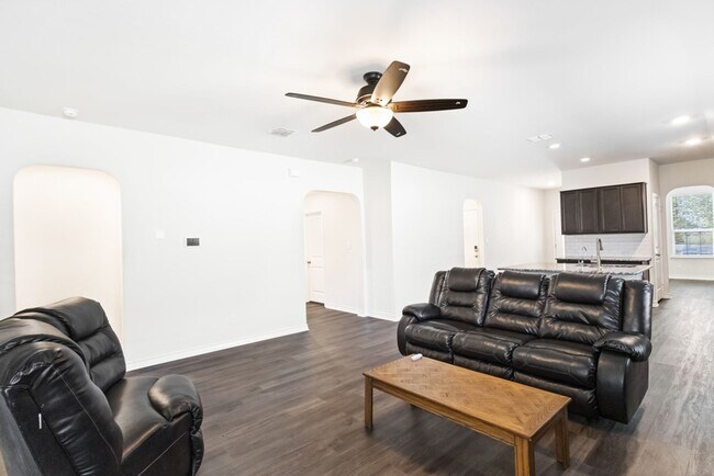 Building Photo - Well-Maintained 3-Bedroom Home – Ideal for Students & Professionals!