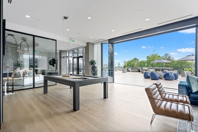 Building Photo - Premier Penthouse Suite at Seven 88 West Midtown-