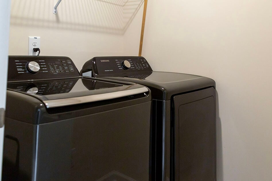 Building Photo - 400 White Oak Ridge Dr