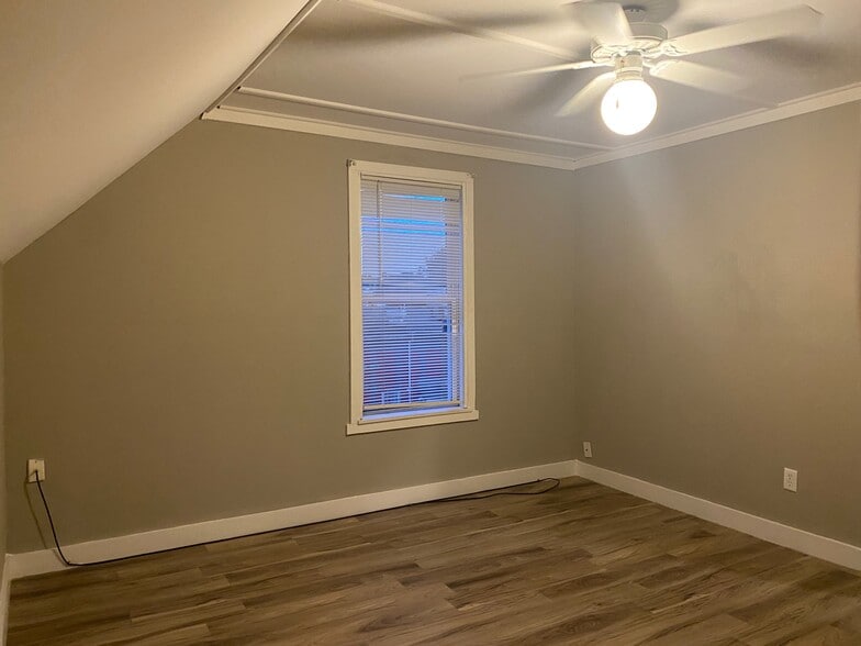 Bedroom 1 (II) - 1003 Main St