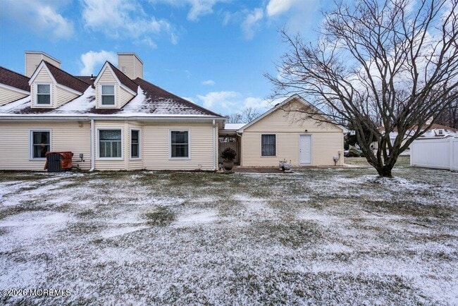 Building Photo - 11 Sutton Dr