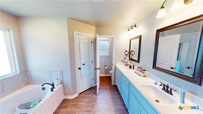 Building Photo - 408 Holstein Dr