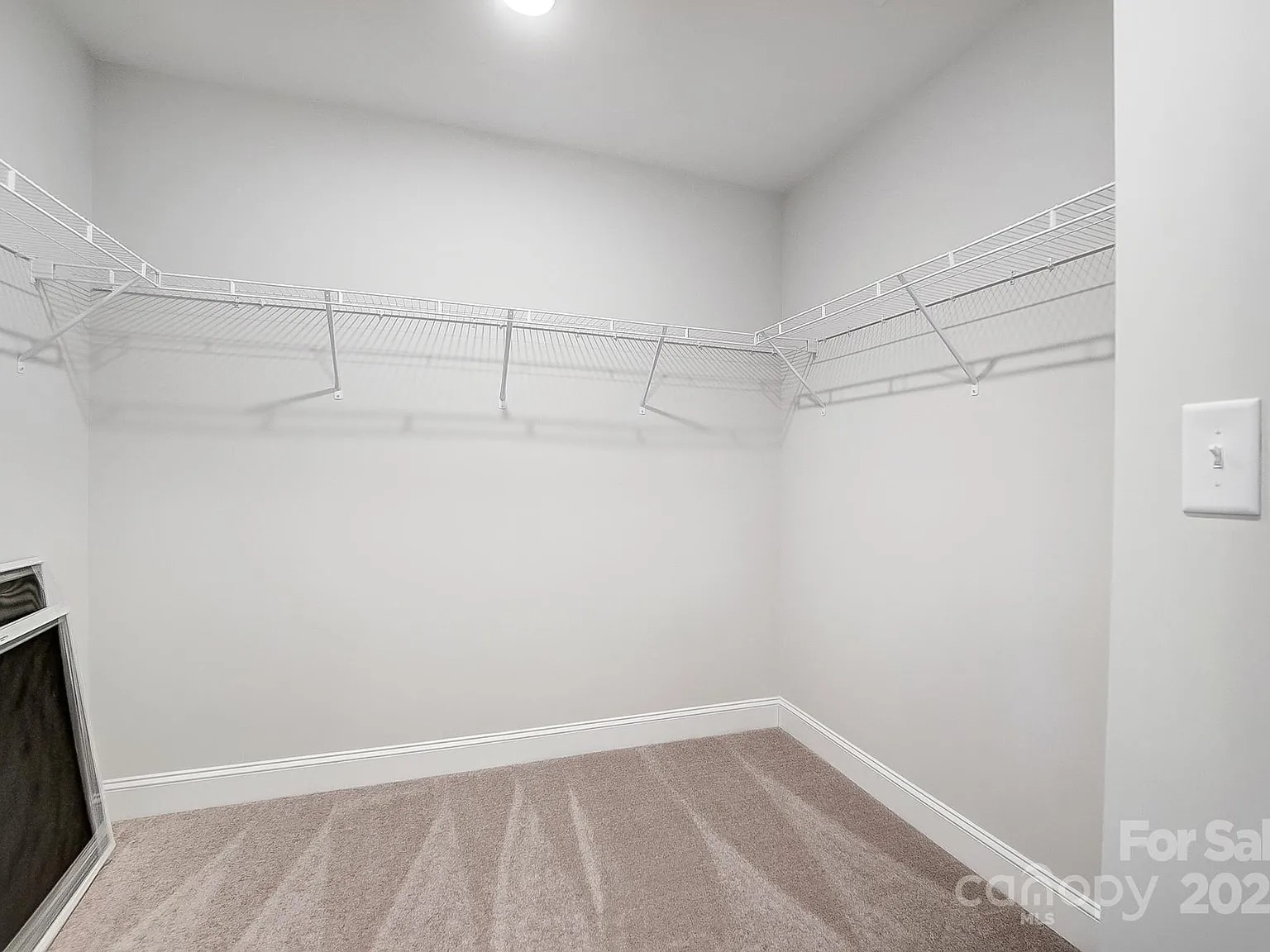 Walk-in Closet - 4153 Black Ct