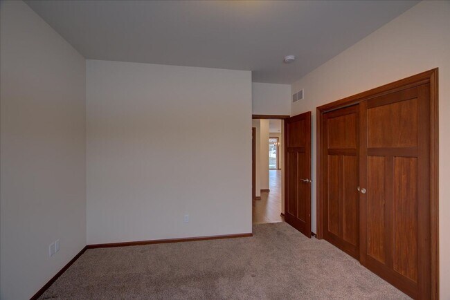 Building Photo - 525 Dragon Willow Ln