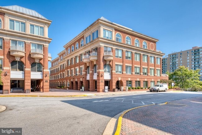 Building Photo - 635 Slaters Ln