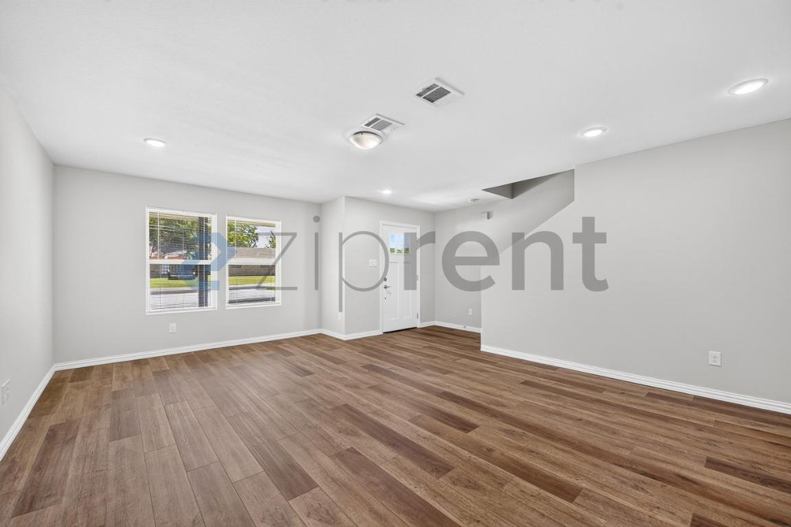 Building Photo - Unit A