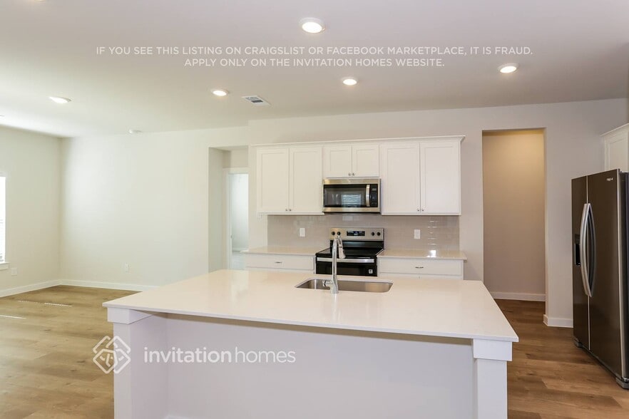 Building Photo - 419 Amberville Dr