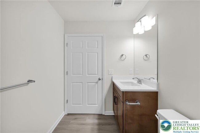 Building Photo - 1513 Maple St