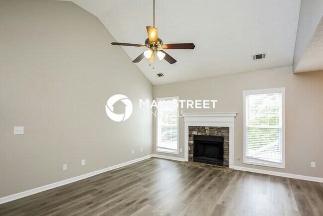 Building Photo - 4 Bedroom Pet-Friendly Home in Flowery Branch, GA with Main Street Renewal