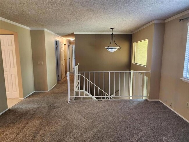 Building Photo - **PENDING APPLICATION**Beautiful 3 Bed 1.5...