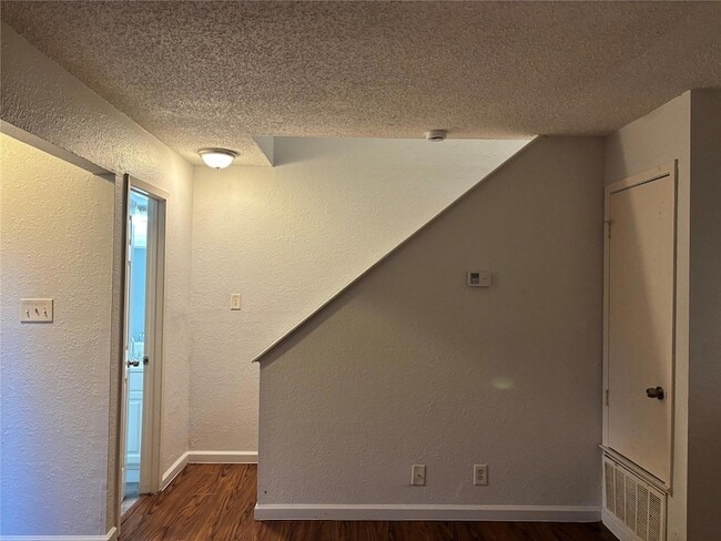 Building Photo - 1210 Southport Dr