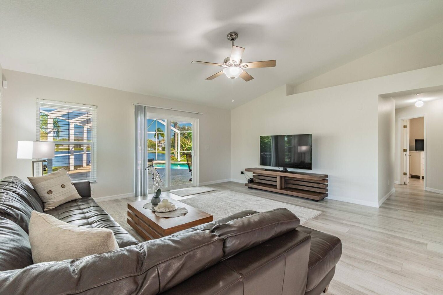 Building Photo - 4477 Sanibel Way