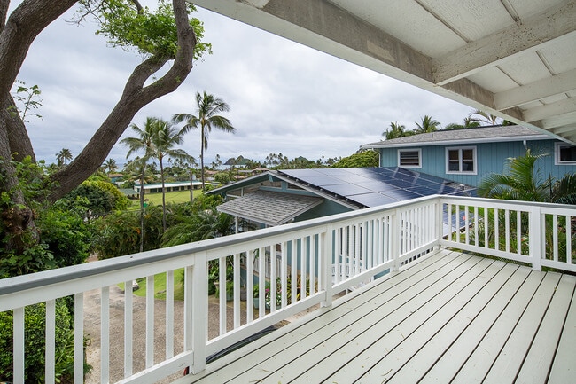 Building Photo - Very clean and bright 1 bedroom, 2 bath in Lanikai with views! All utilities!