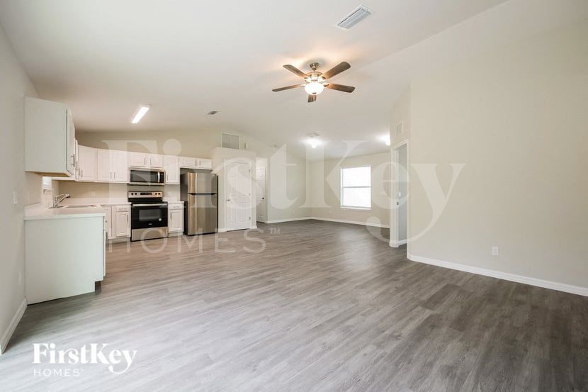 Building Photo - 840 Puccini Ave S