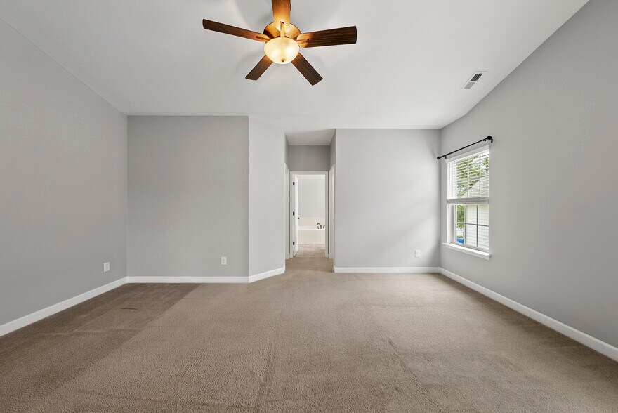 Building Photo - 1004 Crinoline Ln