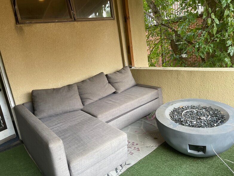 Building Photo - 737 McHenry St