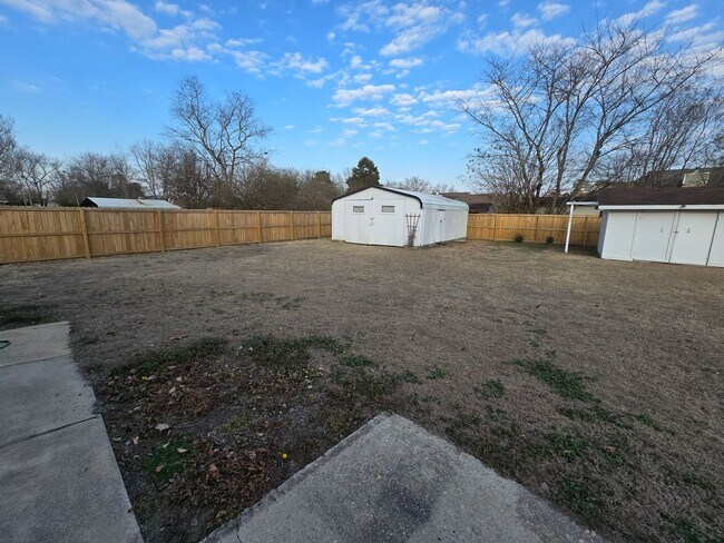 Building Photo - 1091 Pleasant Oak Dr