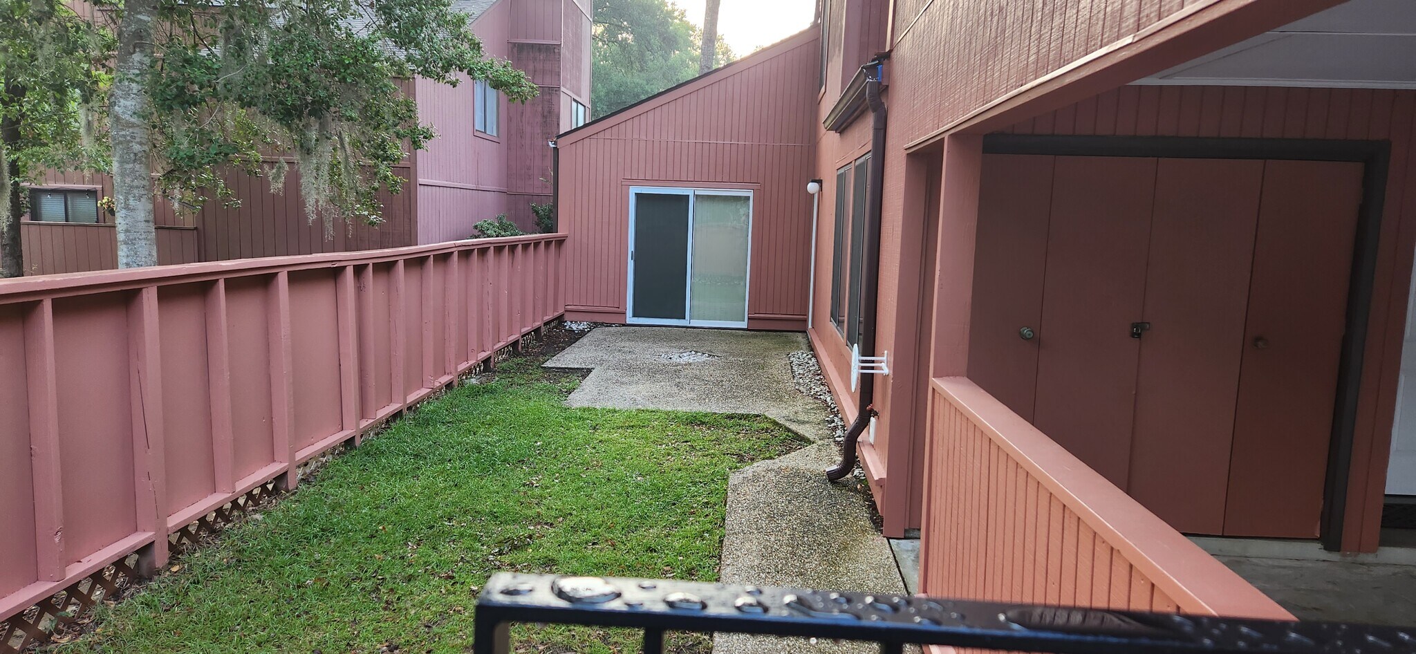 Building Photo - 102 Saint James Pl